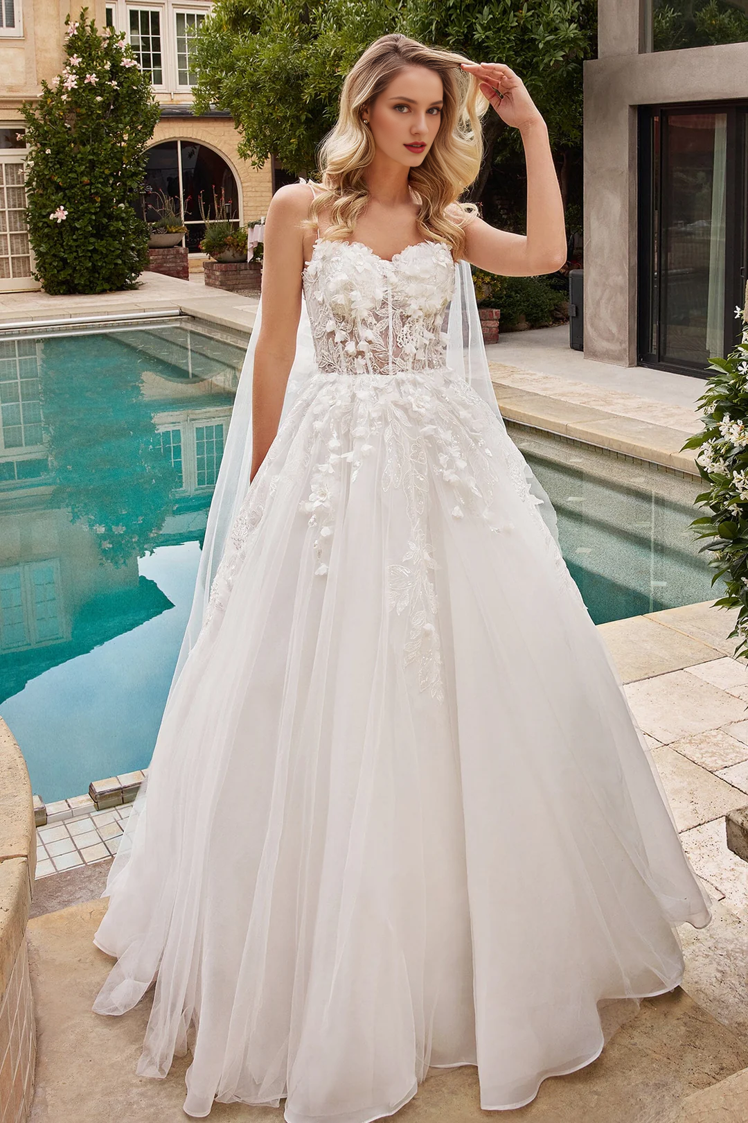 Abito da sposa lungo senza maniche con mantella e decalcomania floreale 3D